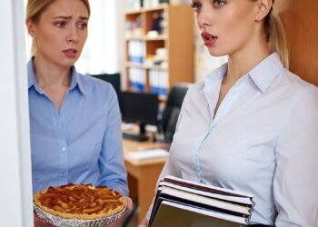 Сына назвали бедным в классе. На следующий день я пришла с пирогом и изменила весь урок