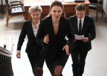 Твоё наследство мы уже передали брату“ — но новое завещание бабушки всё перевернуло