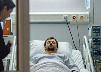 Он притворился без сознания — и всё услышал