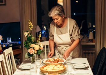 Праздник случился без семьи, но не без людей: и впервые за день я не ждала звонка — я просто жила