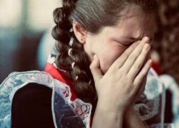 После выпускного трое парней надругались над тихой одноклассницей