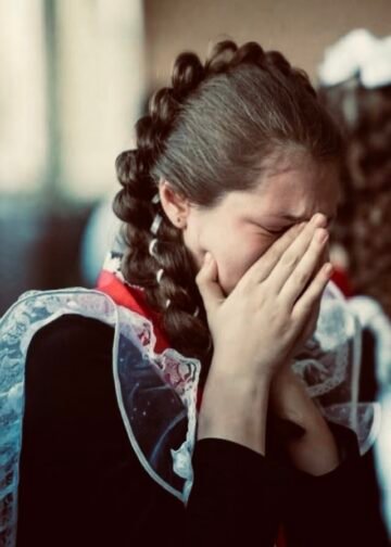 После выпускного трое парней надругались над тихой одноклассницей