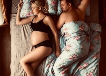Жена застала мужа с любовницей прямо