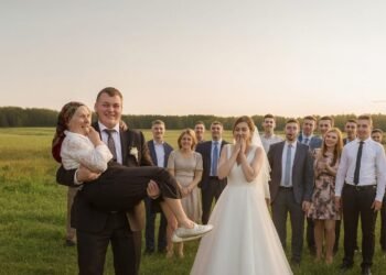 Хозяйку в дом!» — торжественно провозгласил тамада